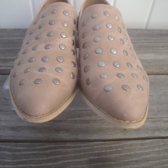 Mi.iM Faux Leather Metallic Studded Slip-On Loafers Tan Or Beige Size 8.5 - Picture 4 of 10
